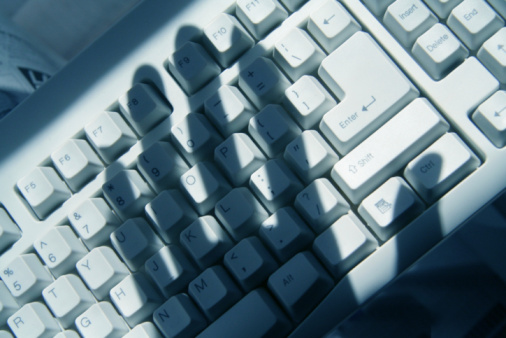 Traçabilité des personnes : surveillance ou protection ?