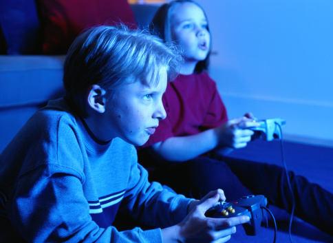 A bas les jeux guerriers !